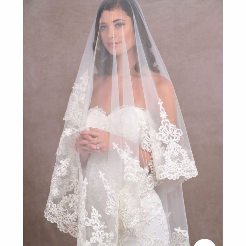 Azazie Princess Veil Ivory Cathedral Length - Never Worn